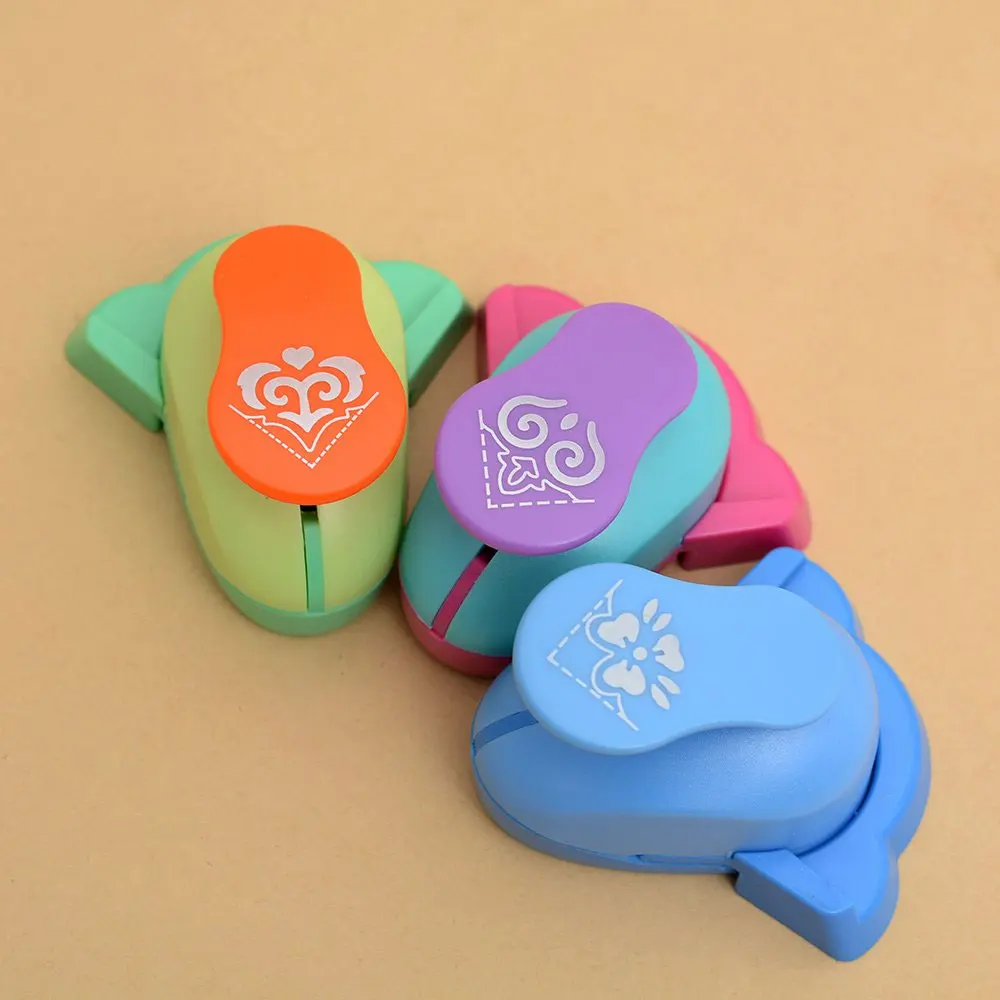 Handmade Corner Hole Punch, Paper Hole Punch, Suitable for Scrapbooking, Card Making and Other Handicrafts (Color Random)