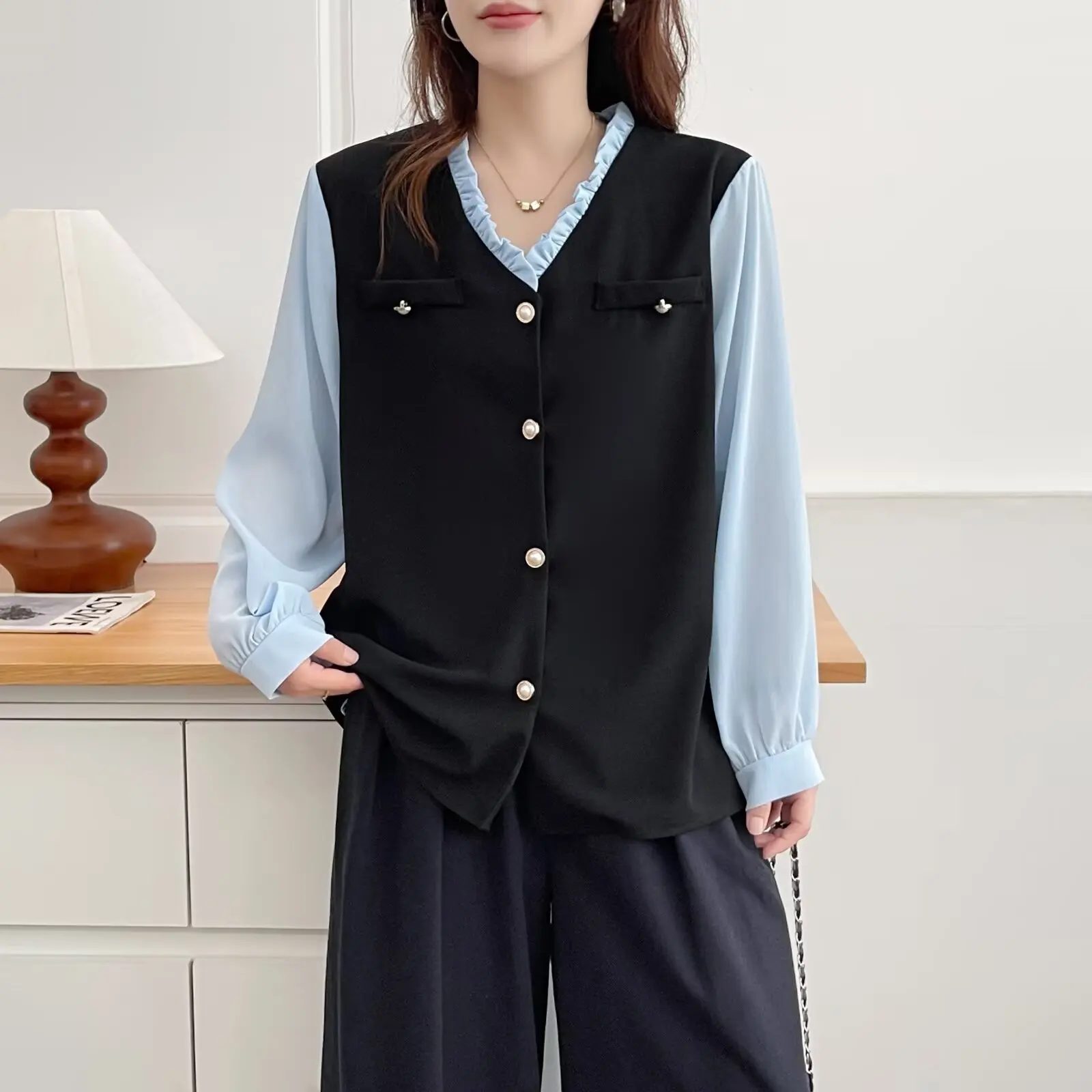 

XXXXL, модная женская рубашка больших размеров, осень 2023, новый стиль, повседневная кружевная рубашка из двух предметов с v-образным вырезом, 2505