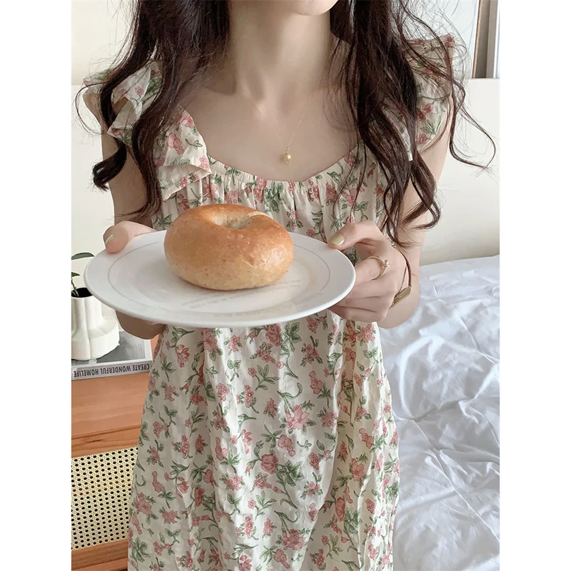 Рисунок 3 - Женская ночная рубашка с цветочными оборками