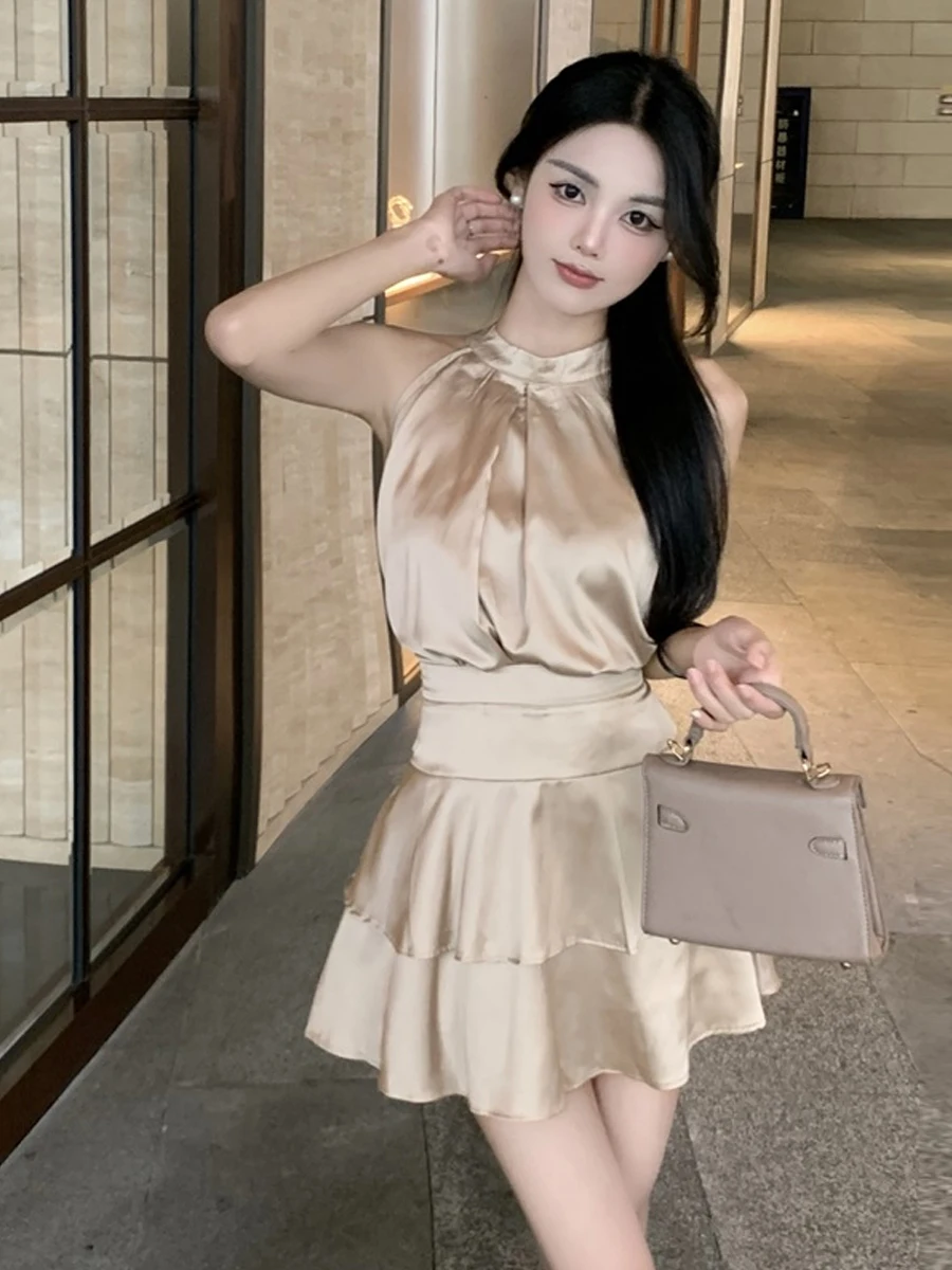 

Сексуальный комплект с короткой юбкой А-силуэта, топом без бретелек с двойным кружевным декором и короткой юбкой, модный и элегантный женский наряд.