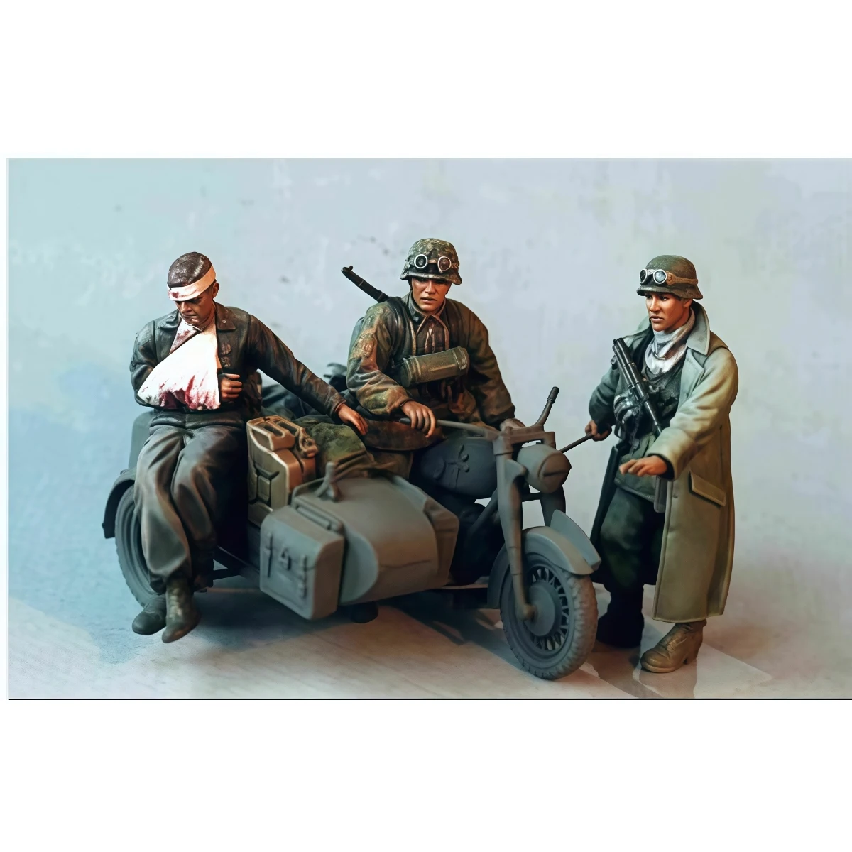 

Комплект неокрашенной модели из смолы 1/35, немецкий мотоциклист (3 человека без мотоциклов) в разобранном и неокрашенном виде GK