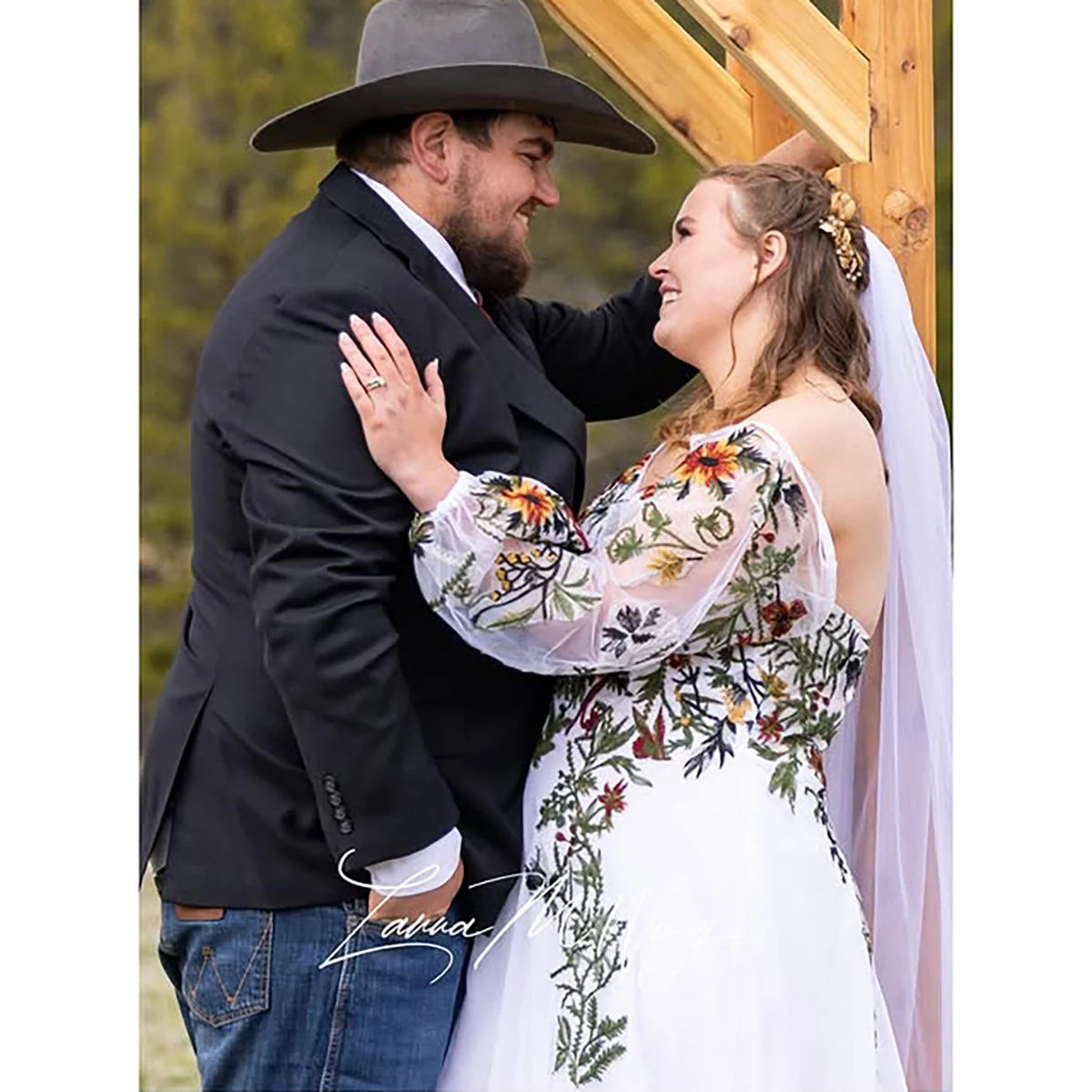 Plus Size Colorful Embroidery Puff Sleeves Boho Wedding Dress Wildflowers Customized Unique Three Quarter Sleeves Bridal Gowns