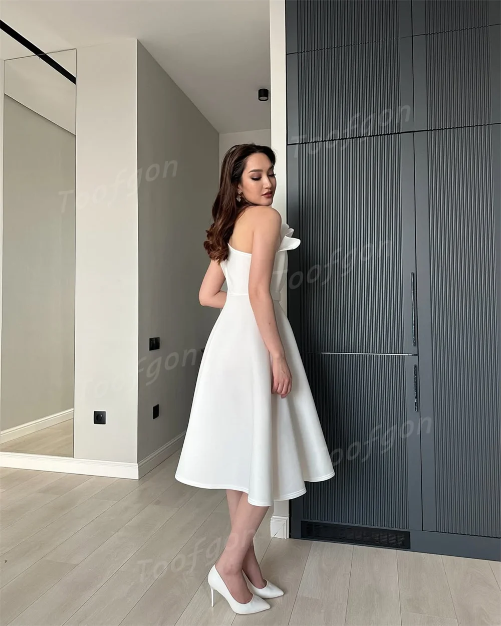 Toofgon صدفي قصير الساتان فساتين لحضور الحفلات الموسيقية كتف واحد مطوي فساتين السهرة الرسمية طول الشاي المرأة فستان حفلة موسيقية خاصة