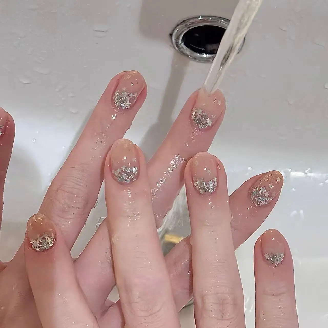 

10pcs Handmade Short Oval Press On Nails Nude Pink Star Sequins Design Sweet Lovely Fake Nails Wearable Nails Art Tips For Girls