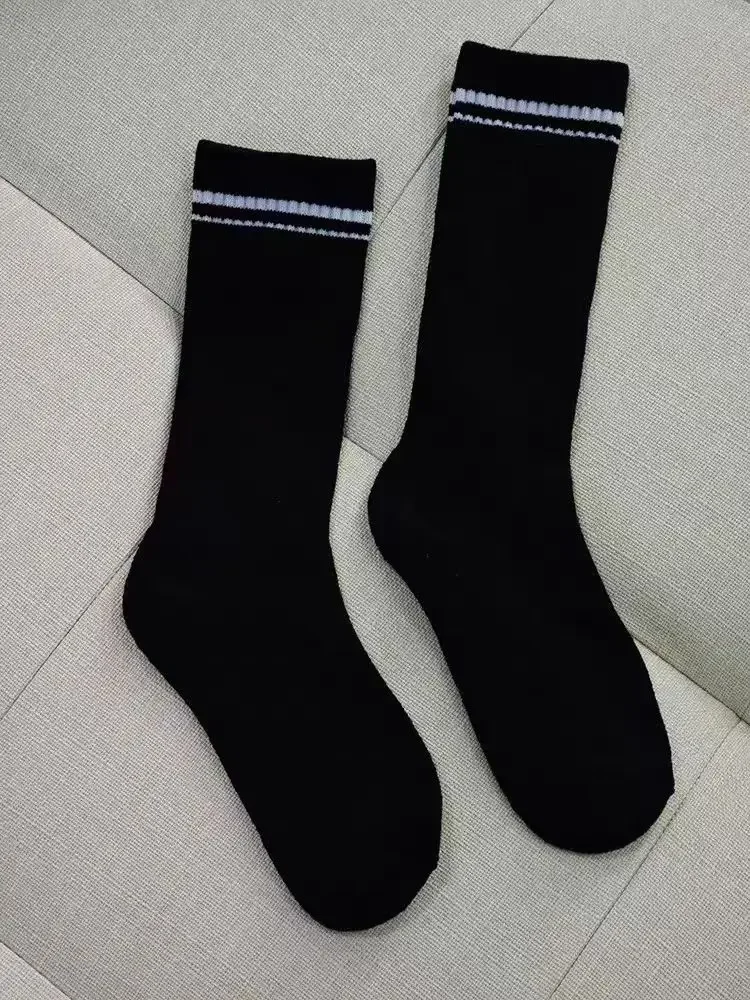 

2 Pairs Neutral 18cm Long Socks Yoga Cotton Sock Sports Couple Style Outdoor Sport Socks Four Seasons Breathable and Comfortable