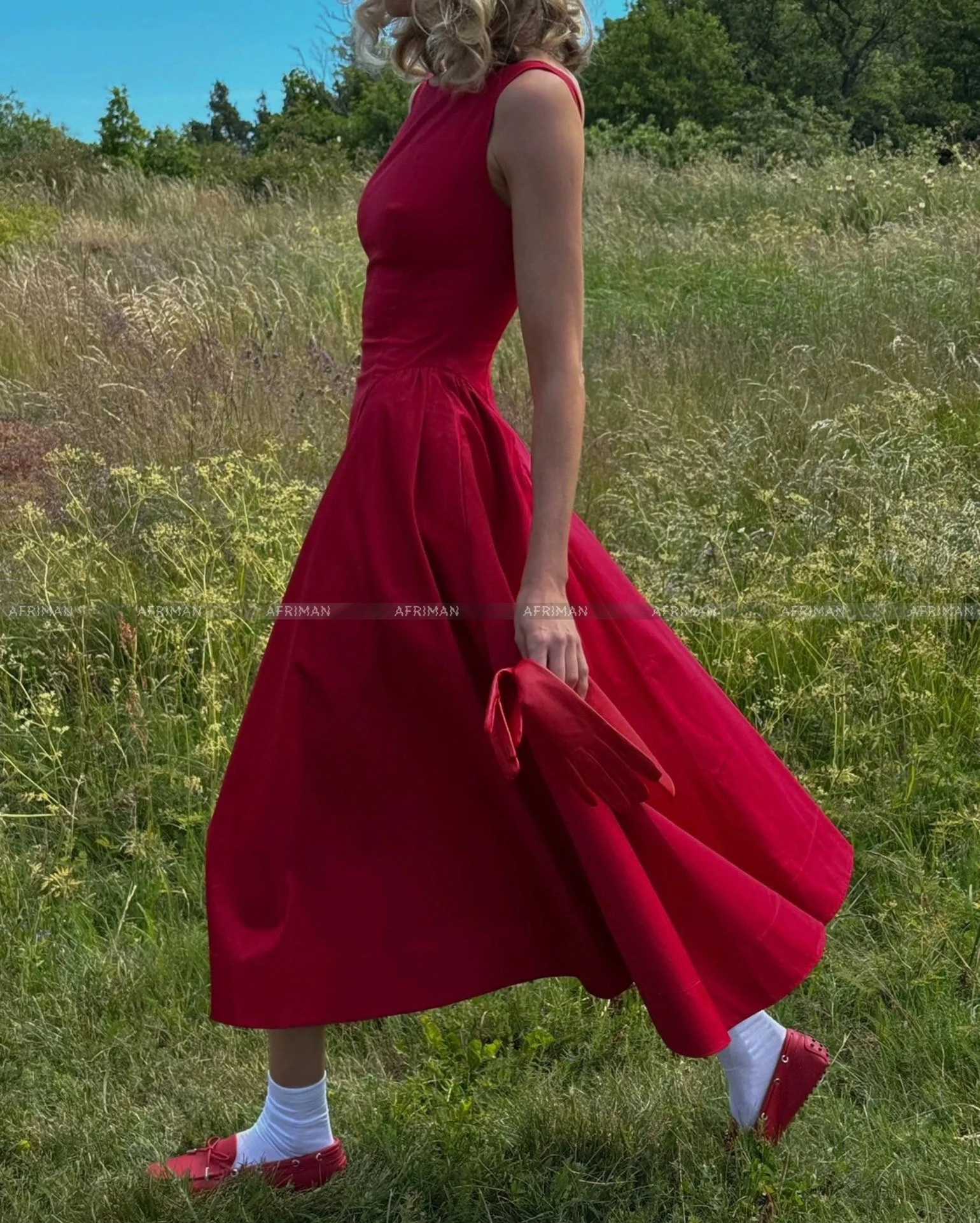 2025 New Hepburn Style Organic Cotton Temperament Backless Long Festival Red Dress for Women