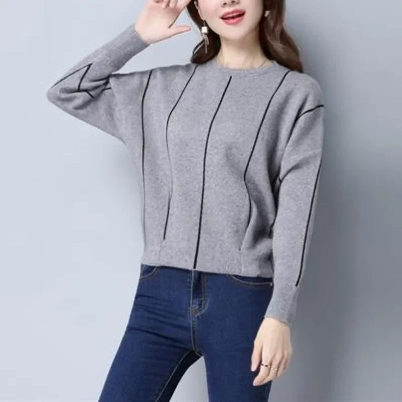 Autumn and Winter Women\'s Pullover Round Neck Open Thread Decoration Sweater Loose Stripe Bat Sleeve Fashion Long Sleeve Tops