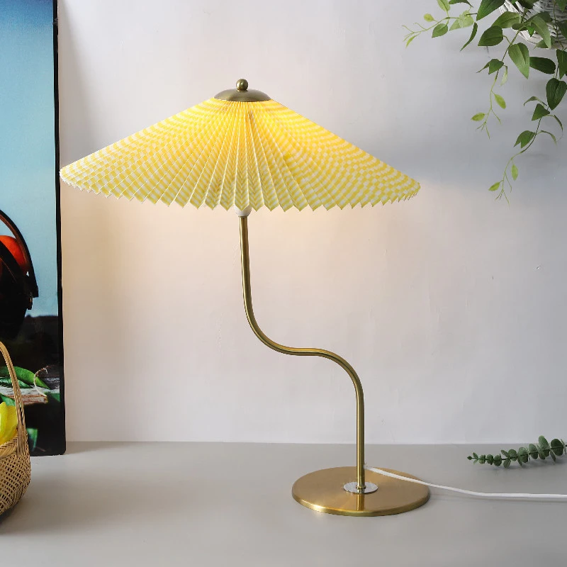 

Retro American Style Pleated Table Lamp Umbrella-shaped Swing Lamp Bedside light Decor Study Lighting Art home Decor table lamps