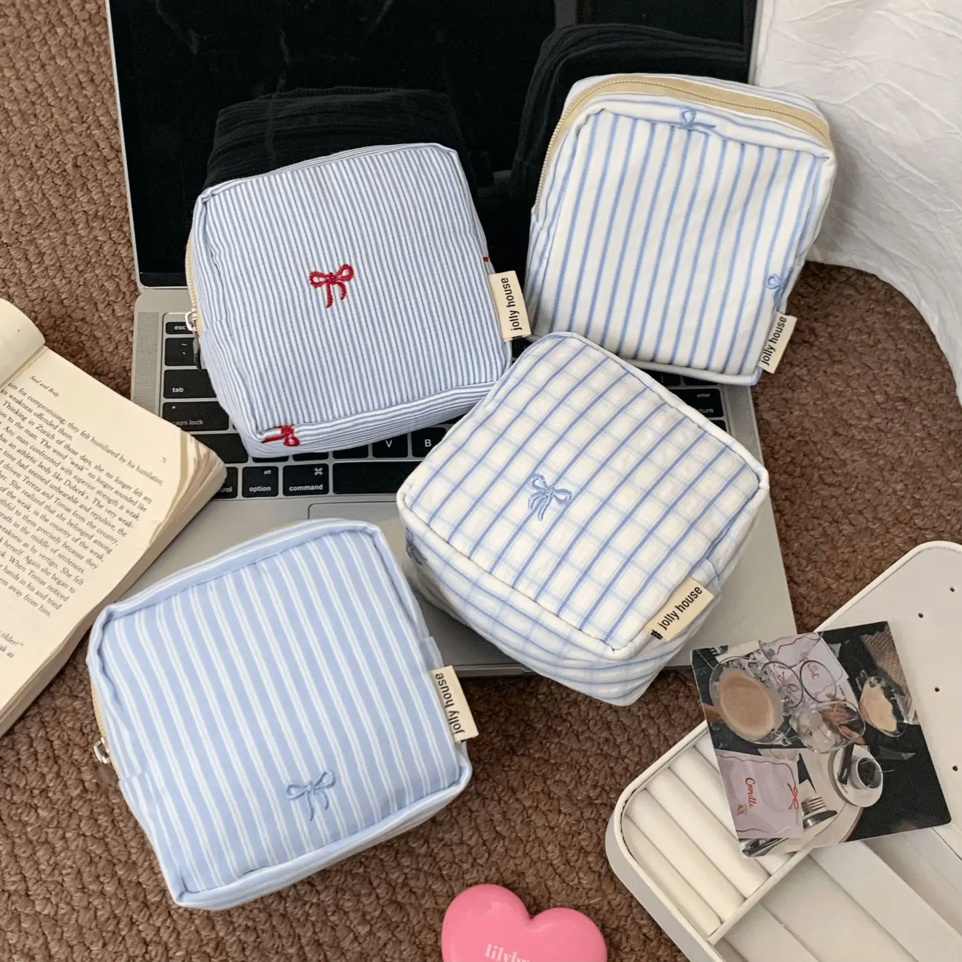 Simple striped handbag, portable and cute storage bag for menstrual scarves, portable lipstick and makeup bag, wallet