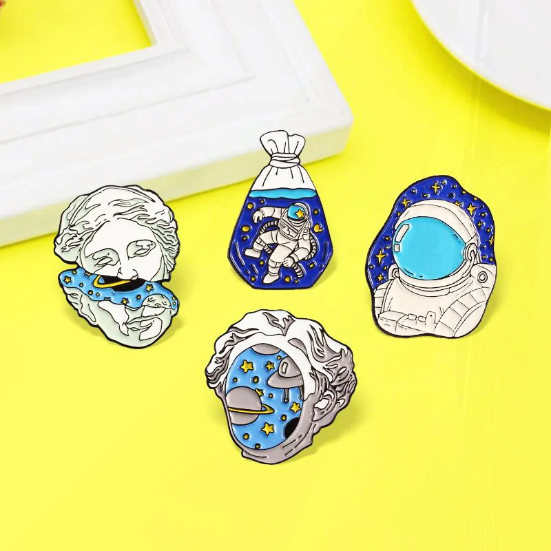 

Художественная Скульптура с эмалью, значок с лицом, ювелирные изделия Для лесбийских художников, статуя астронавта со звездным небом, булавка, синий морской космос, астронавт