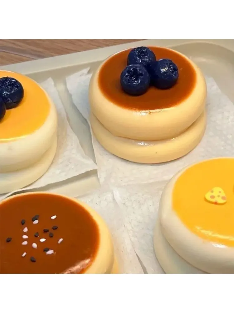Weiches Soufflé-Pfannkuchen-Squishy-Spielzeug, langsam aufsteigendes Quetsch-Fidget-Spielzeug, Anti-Stress-Geschenk für Kinder, Geburtstagsparty-Geschenktütenfüller