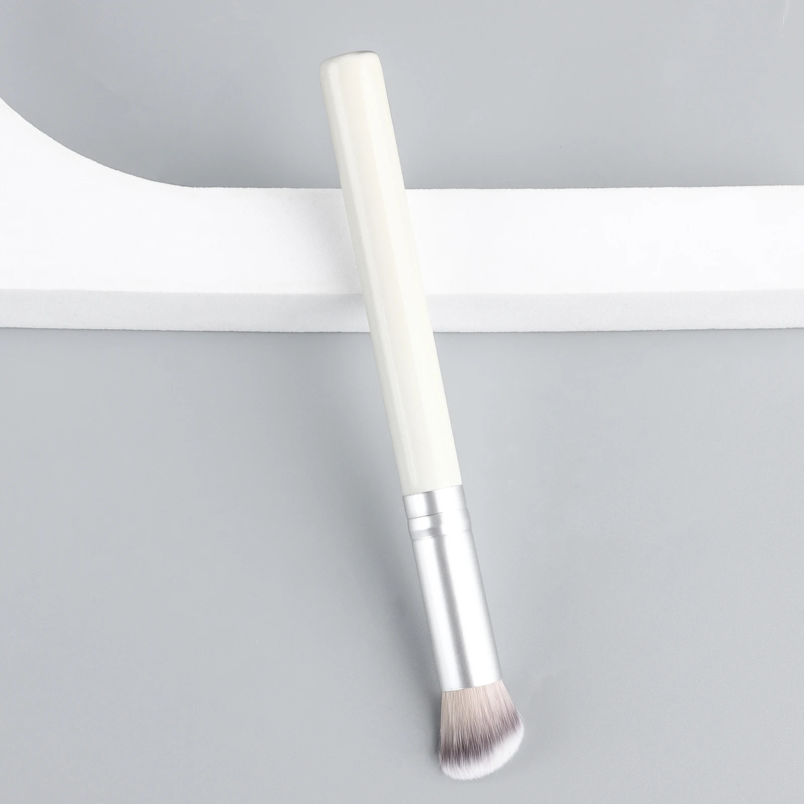 ใหม่อายแชโดว์เดี่ยวจมูกโปรไฟล์คอนซีลเลอร์ไม้ Minimalist แบบพกพา Multi-Function แปรงแต่งหน้าเครื่องสําอางค์แต่งหน้าเครื่องมือ