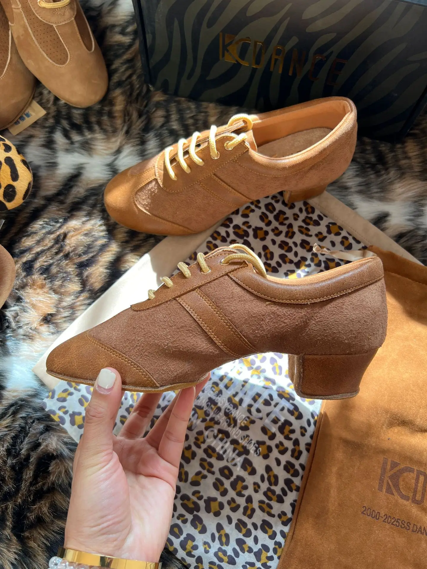 Brown Jazz Dance Shoes Split Training Teachers Dancers Indoor Suede Sole Low Heel 3cm 5cm Dance Shoes With Split Sole