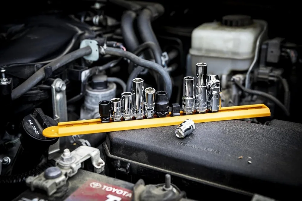 Set di 10 bussole a 6 punte con attacco da 1/4" e 3/8" con diversi tipi di prese, dimensioni 10 mm