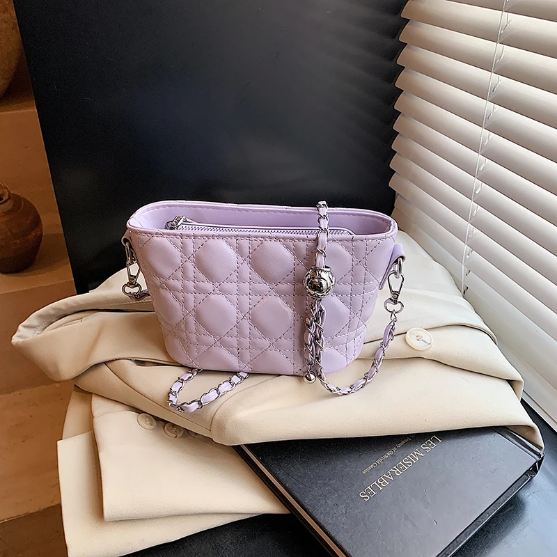 

Classic Designer Paris Fashion Bag Featuring Minimalist Style Large Capacity And Elegant Leather Trim