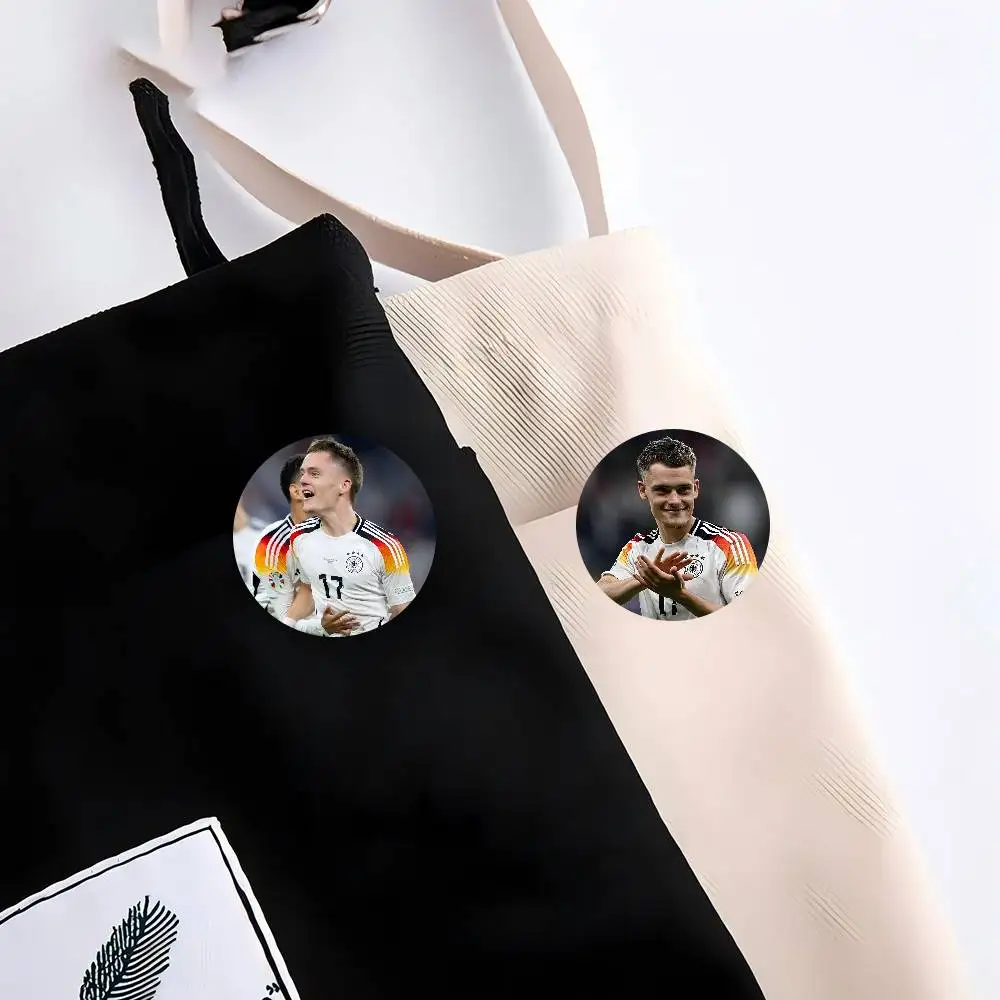 Florian Wirtz 58mm اليدوية بروش الكرتون تأثيري شارة على ظهره مجوهرات اكسسوارات هدايا #5