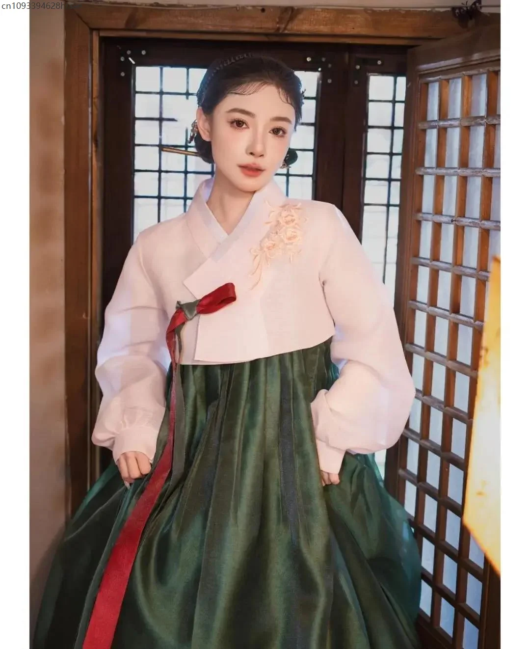 

Traditional Korean Court Dress Woman Green New Hanbok Performance Costumes Ethnic Minority Korean Dance Costumes 2025 NEW SPRING