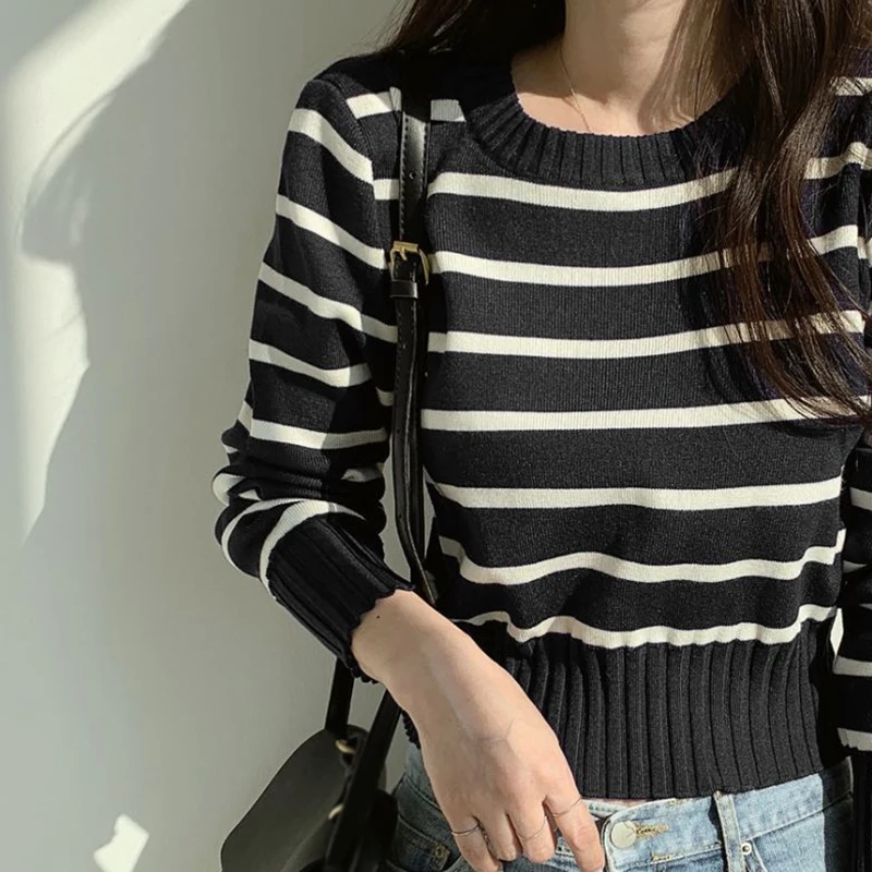 Women\'s Knitted Short Sweater O-Neck Retro Stripe Contrast Color Casual Fashion Versatile Long Sleeves Autumn Bottoming Tops