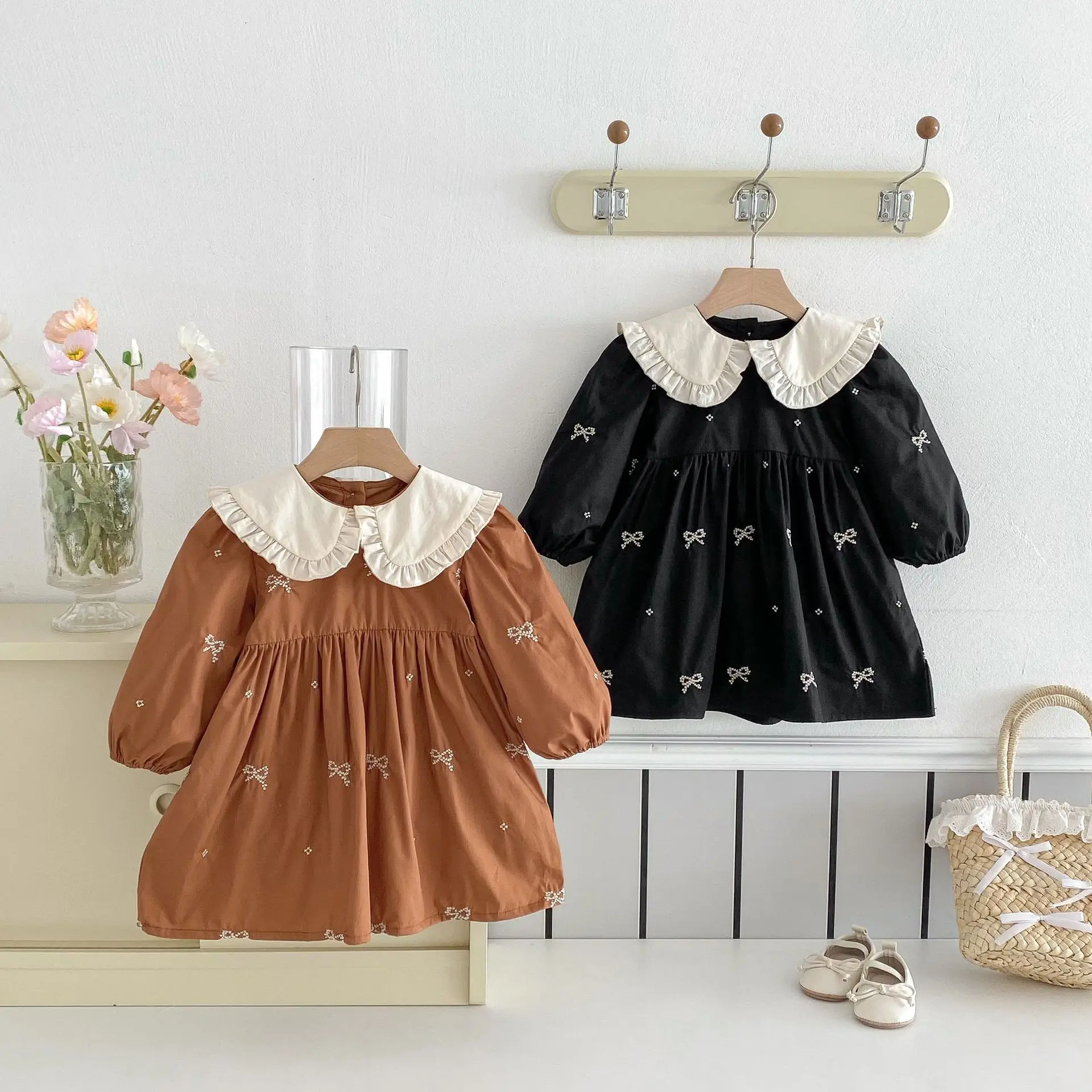 

2025 Autumn New Children Long Sleeve Dress Girls Bow Embroidery Vintage Dress Baby Peter Pan Collar Princess Dress Kids Clothes