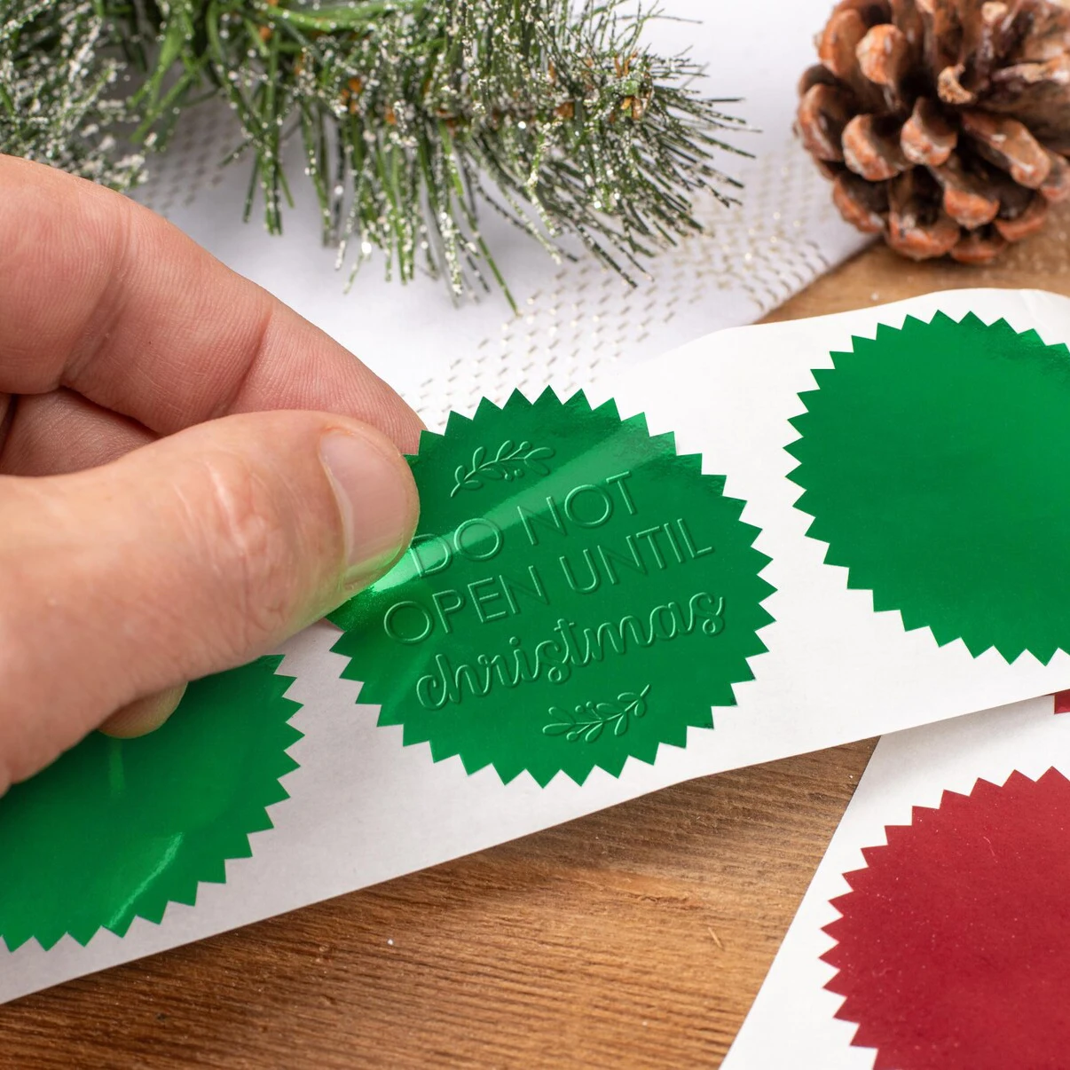 

250Pcs Round Gear Sticker Color Green/red for Diy Christmas Decoration Envelope Greeting Card Wedding Invitation Embossing Stamp