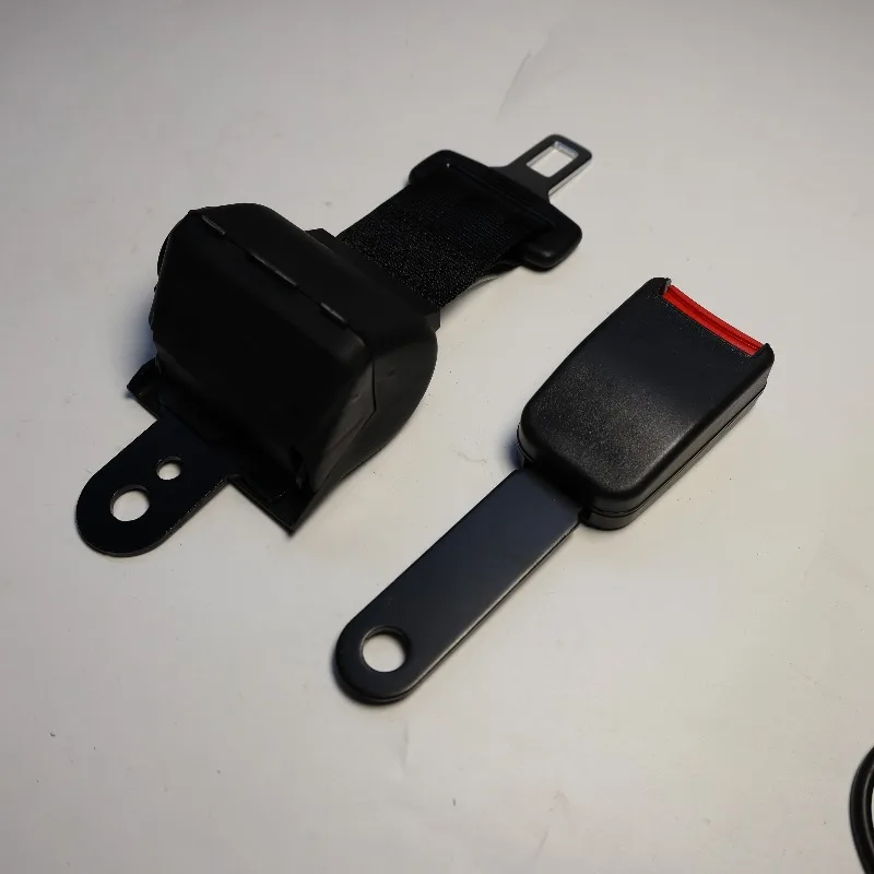 Seat belt retracted, good material