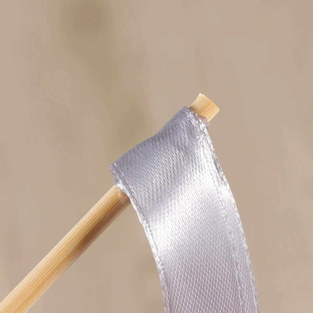 

20Pcs 60cm 15cm Ribbon Wands 30cm Stick Silver Fairy Sticks Wedding Party Favors European Style Holiday Cheerleader Games