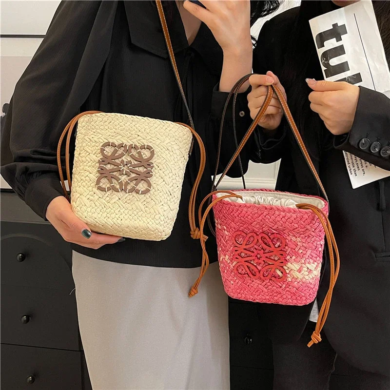 

Trendy Letter Logo Crossbody Handbag for Women Minimalist Design Solid Color Fashionable Bag for Daily Use