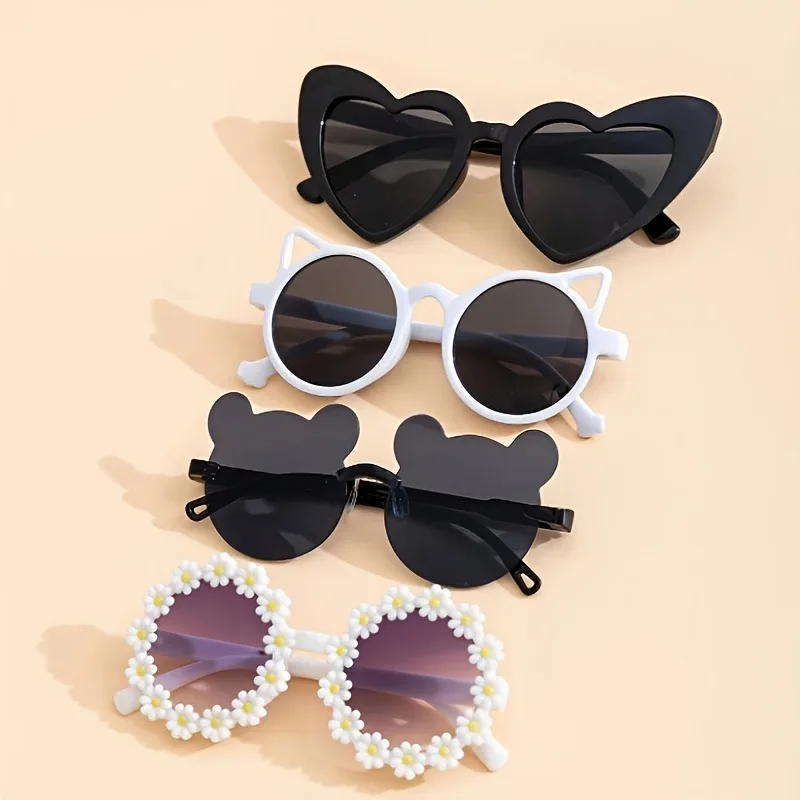 4 Stück Modische Geometrische Brillen, Niedliches Herz- & Bärenohren-Design, Schwarz & Weiß, Ideal für Partys & Geschenke