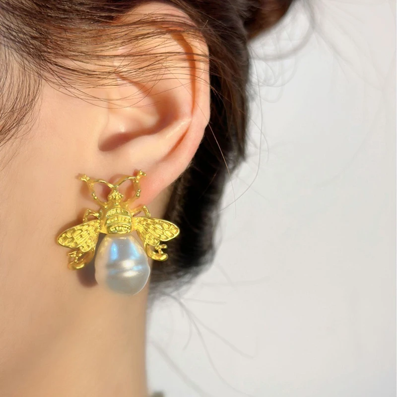 1Pair Vintage Temperament Bee Pearls Stud Earrings For Women Girls Fashion Exaggerate Earrings Party Jewelry Accessories Gifts