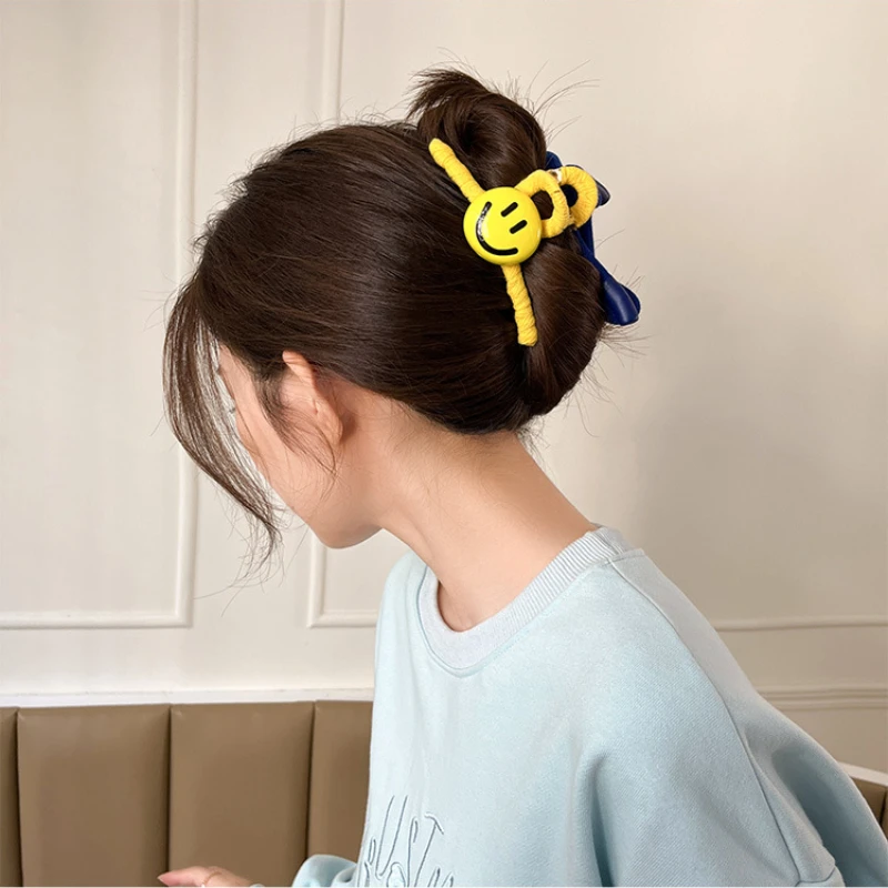 2024 New Korean Smiley Acrylic Hair Claws Crab Large Claw Clips for Woman Girls Cute Bow Barrette Y2K Lady Fashion Headdress