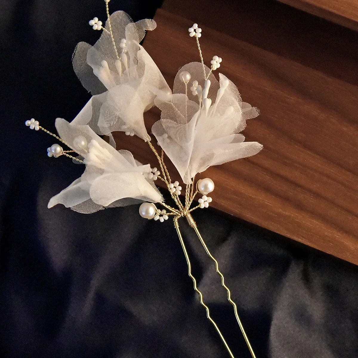 Fresh White Handmade Flower Women's Fashionable and Elegant Party Dinner Hair Clip Girl Metal U-shaped Bridal Hair Accessory