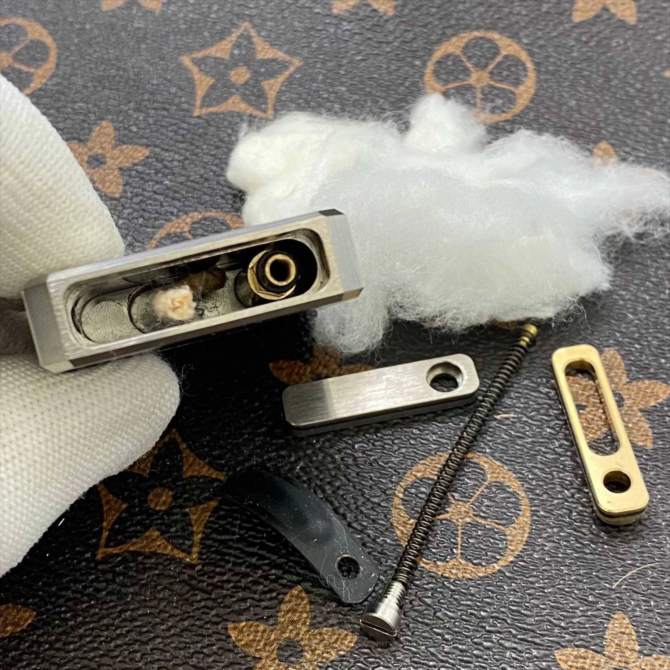 Titanium Alloy CNC Integrated Hollow Ultra-thin Lighter for Portable Wind-resistant High-end Men's Gift Cigarette Accessories
