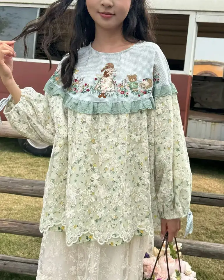 

Весенняя винтажная хлопковая блузка 2026 года с пэчворком, оборками и кружевом, зеленого цвета, свободного кроя, с вышивкой, женская, в стиле ретро Лолита, милая рубашка