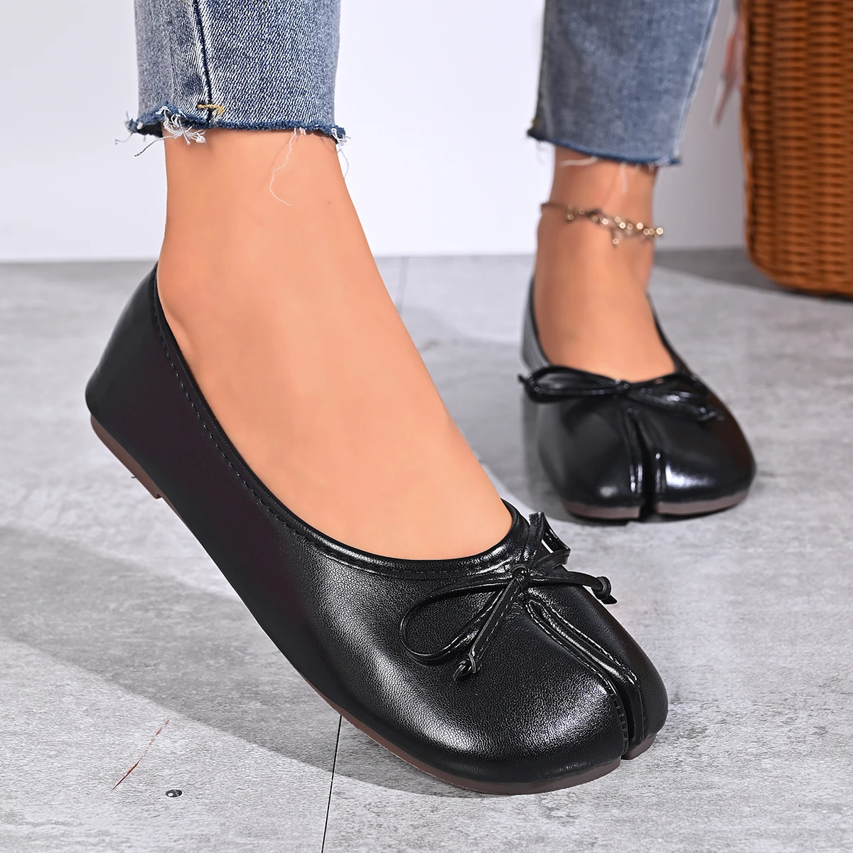 Weiche Ballerinas mit geteilter Zehenpartie für Damen, mit Schleife, aus Leder, runde Zehenpartie, Ballerinaschuhe mit niedrigem Absatz, Slip-on-Loafer, lässig, 2026 – Detail 6