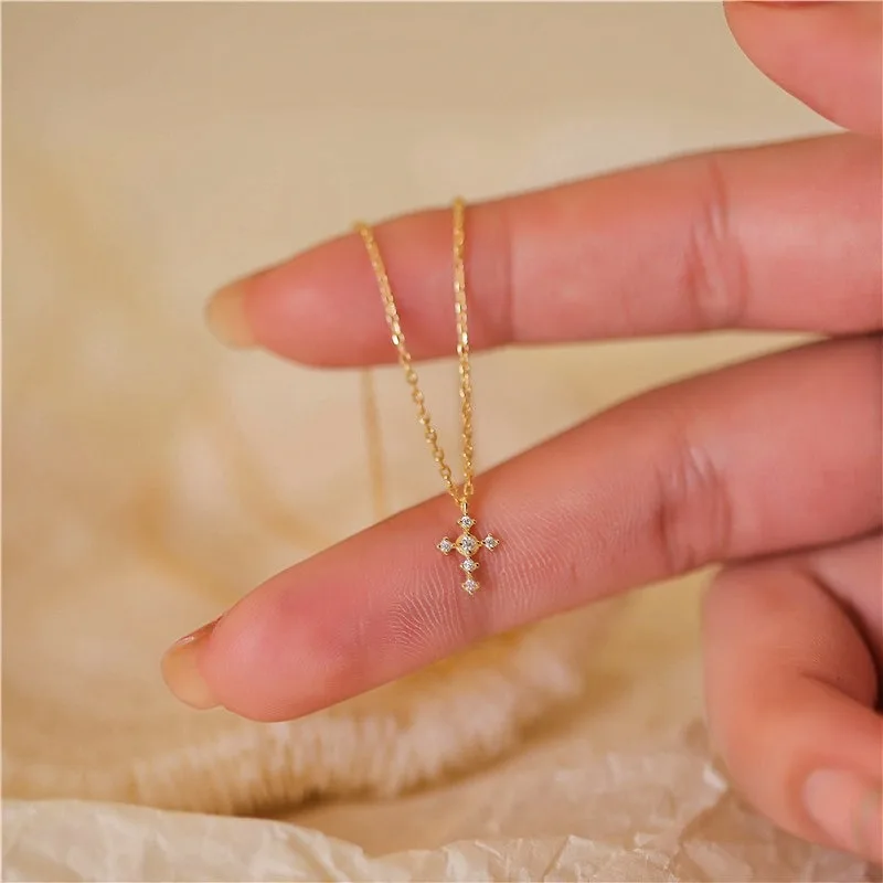 

S925 pure silver mini cross necklace, elegant and versatile, set with zirconia stones. Women's jewelry accessory.