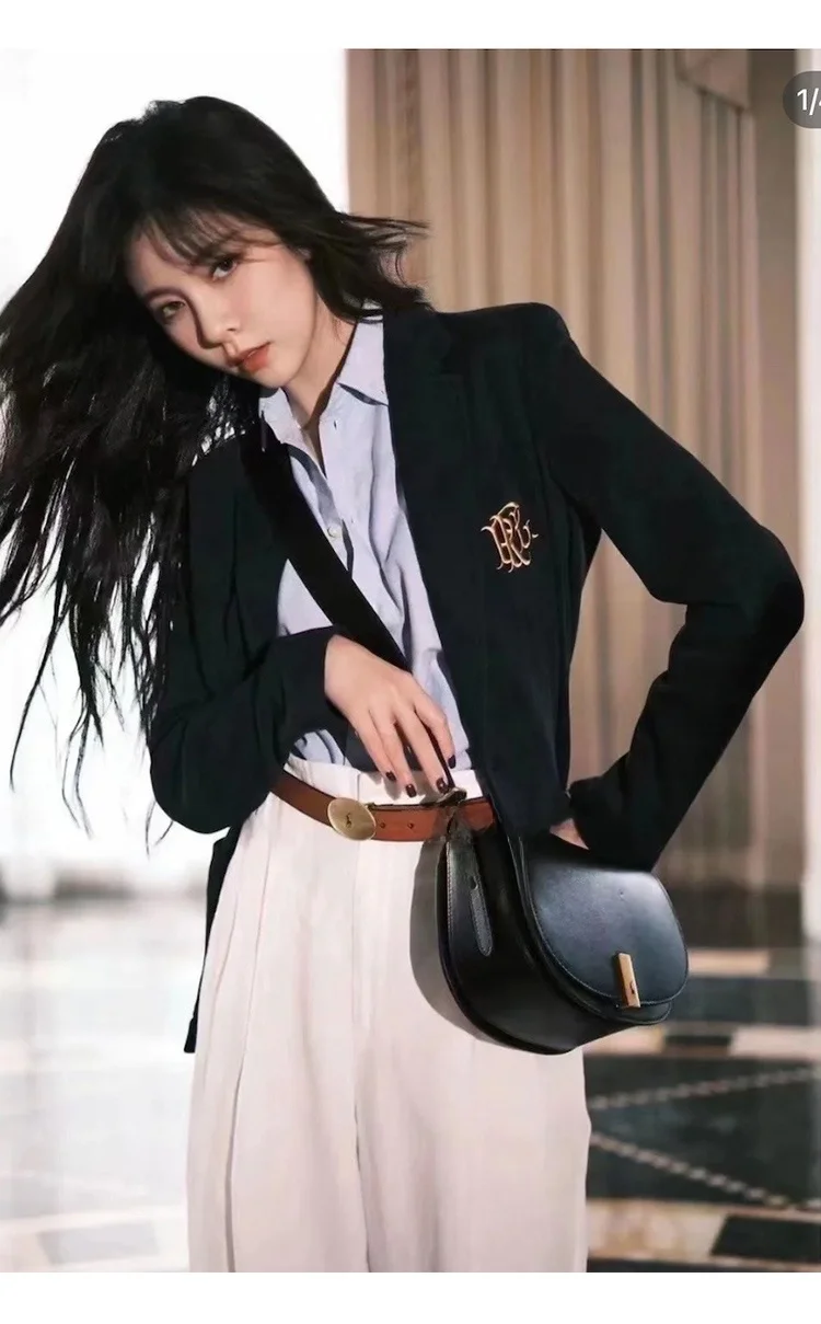 سترة بدلة نسائية ضيقة مزدوجة الوجه منسوجة بأسلوب YYDS مع تطريز حروف الكلية لموسم منتصف الخريف من ماركة سيل جود