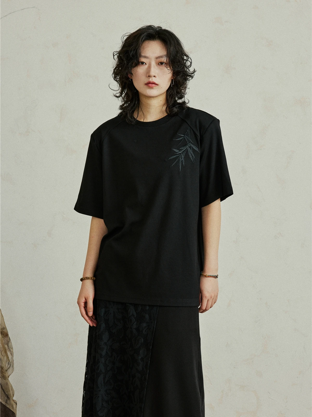 

Sunyvonne Chinese Sle ort Sve T-irt Bamboo Le Embroidery Loose Casual Top round Ne Summer Faion Women's Tee