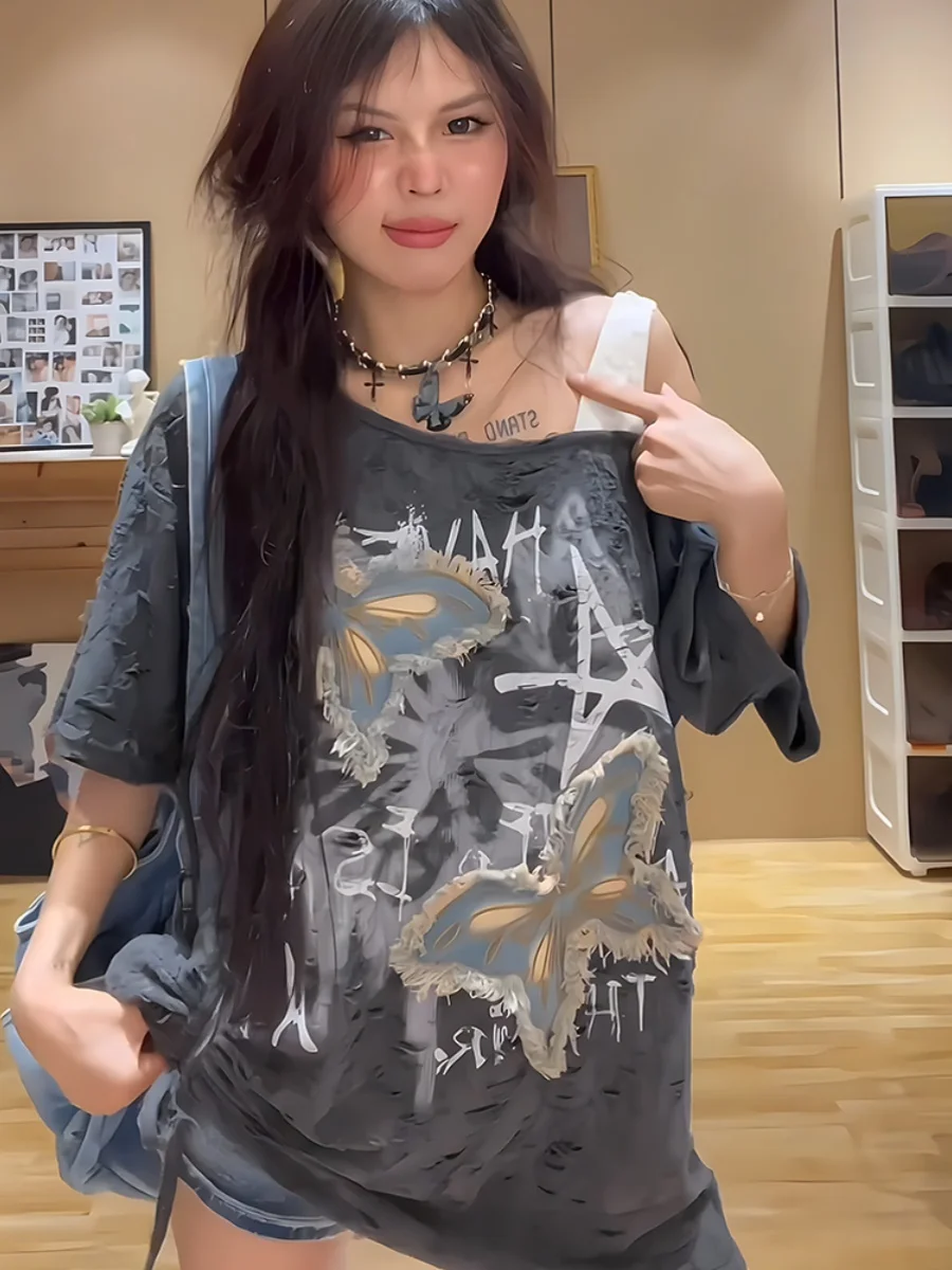 

Женская футболка больших размеров с открытыми плечами, коротким рукавом, летняя, свободного кроя, уникальный дизайн, топ в стиле Spicy Girl, корейский стиль, для повседневной носки