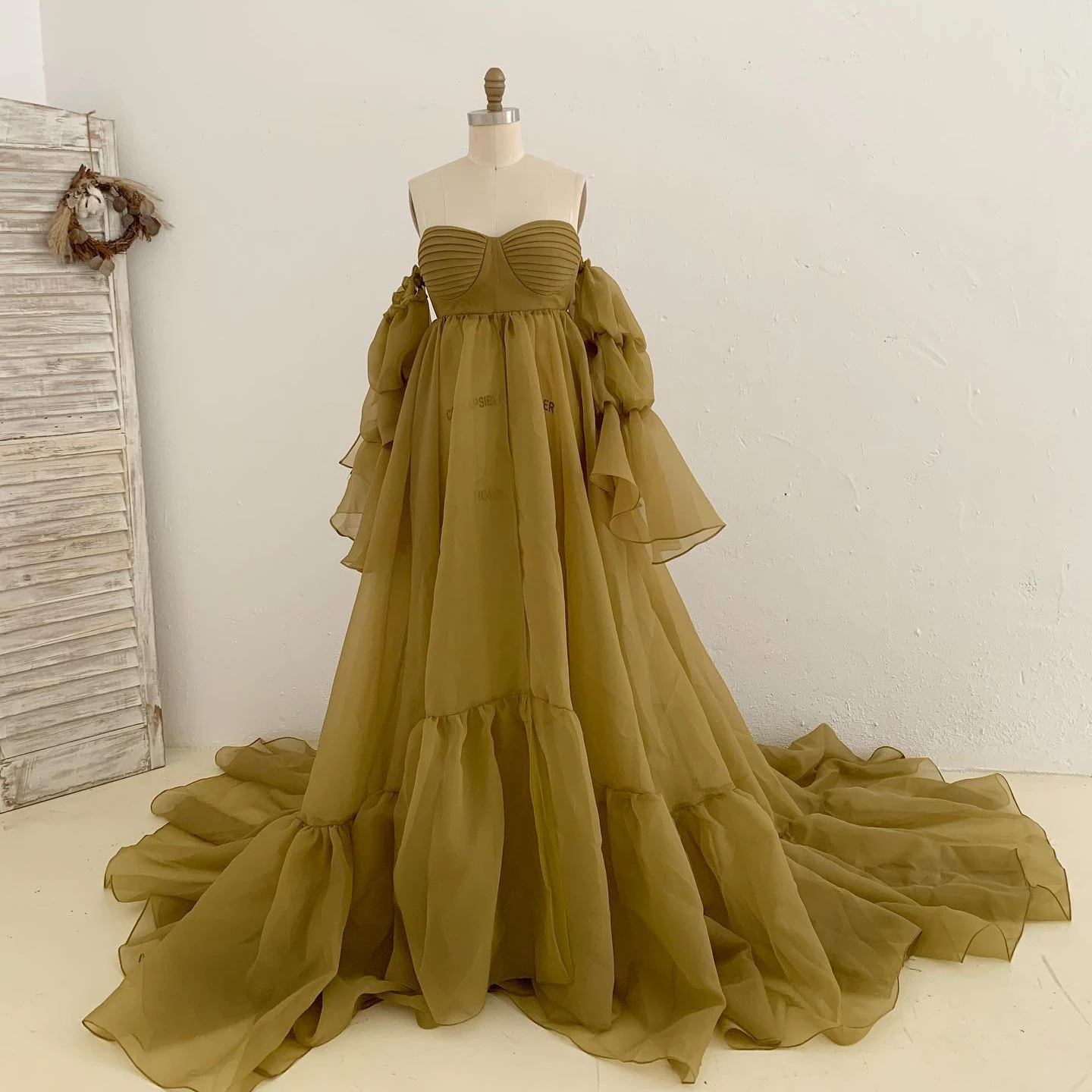 

Oliver Green A Line Maternity Photo Shoot Robes Off Shoulder Long Sleeves Pregnant Women Dresses Sweep Train Baby Shower Gowns