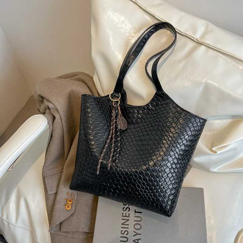 Women's Large Capacity Solid Color Shoulder Bag, New Versatile Leather Commuting Armpit Bag, Popular Casual Tote Bags
