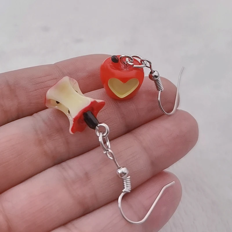 Милые серьги в форме яблока и фруктов, интересные милые новые серьги высокого качества с фруктами, асимметричные серьги из смолы, очаровательные серьги с фруктами, подарок