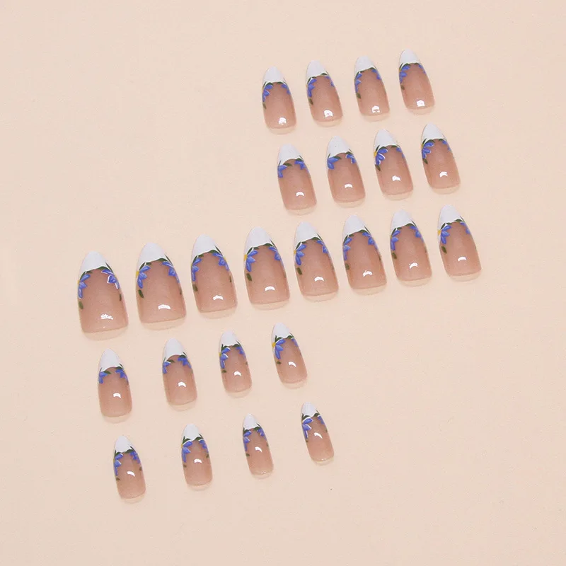 24 stks Ins Eenvoudige Franse Valse Nagel Bloem Gedrukt Amandel Valse Nagel Patch Nail Art Wearable Volledige Dekking Fake Nail Tips voor Meisjes