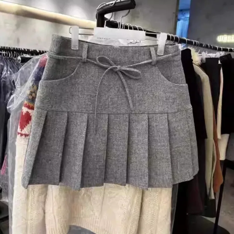 

Grey woolen midi skirt for petite women, with a pleated A-line skirt for autumn and winter high waist and hip hugging skirt