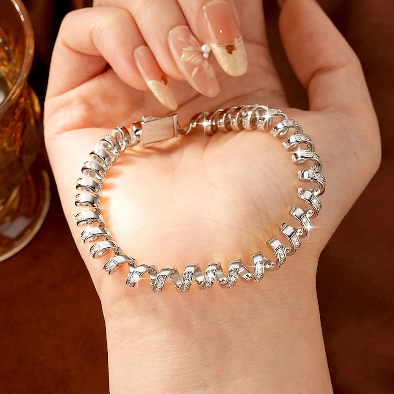 Rrjzz D-Color Full Moissanite Light Luxury Spiral Niche Armband Einzigartige Charm-Armbänder für Frauen, Geburtstag, täglicher Schmuck, Geschenke – Detail 9