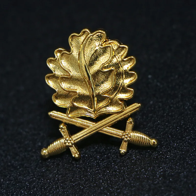 Double Sword Oak Leaf Medal Knight Medal Accessories Edelweiss Emblem Iron Cross brooch