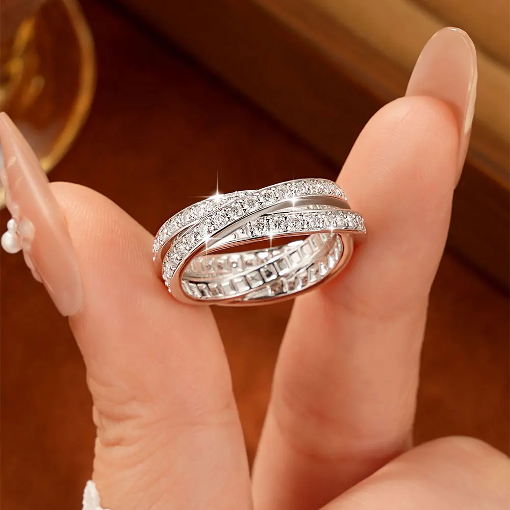 Abestecom 14K Weißgold plattierte Damenringe mit D-farbenem Moissanit, ineinander verschlungener Dreifachband-Stapelring, Hochzeits-Eternity-Schmuck – Detail 3