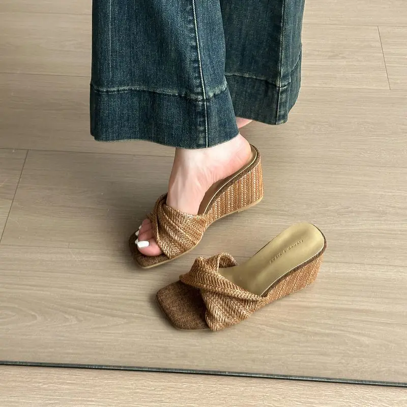 Retro Women's Sandals Summer New Outdoor Slope Heel Match Skirt Slip-On Beach Beachside Casual Glue-Welding Rubber Sole Shoes