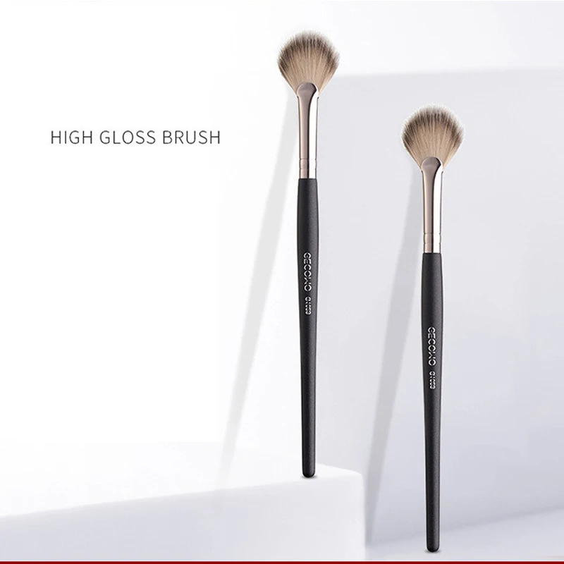 

1 Pcs Blush Brush Highlighter Brush Soft Hair Does Not Eat Powder Easy On Blush Highlighter Makeup Brush Beauty Makeup Tool