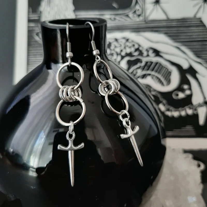 Mini daggers chain earrings - Minimal, alternative, gothic, medieval