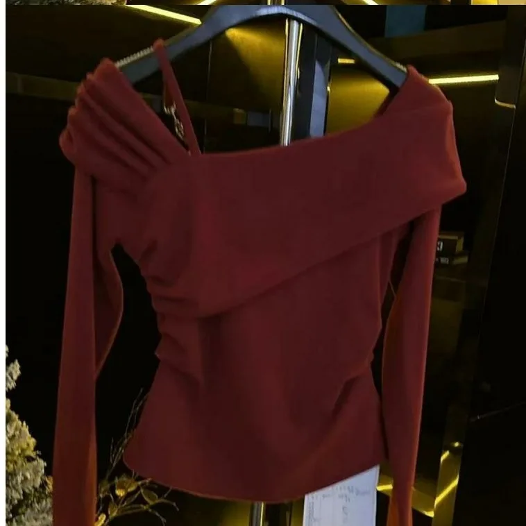 

Ele Long Sve Base irt Women's Faion Design oulder Chain One-oulder Waist-Cinching Winter Versatile Knitted Top